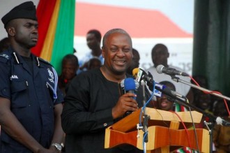 Ghana: Mahama maintient un ministre accusé de mal faire la politique de lÂ’argent 