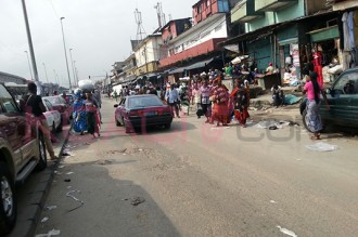 Côte d'Ivoire : Boulevard Nangui Abrogoua, des commerçants deguerpis bravent l'autorité de la mairie