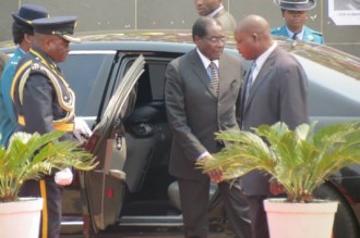Zimbabwe : Mugabe fête ses 90 ans et répond à  ses détracteurs 