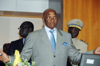 SENEGAL: Séminaire gouvernemental: Me Wade fait le spectacle !