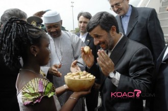 Ahmadinejad à  Bamako : cinq accords signés, ATT attendu à  Téhéran