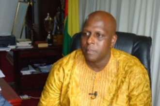 GUINEE: CAN 2012 : Titi Camara sommé de justifier lÂ’utilisation de plus dÂ’un million de dollars 