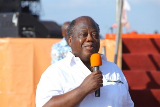 COTE D'IVOIRE: En attendant son décret, Charles Konan Banny lance la réconciliation à  partir d'Abobo 