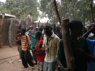 Braquage à  Diacounda,  Les rebelles utilisent les armes