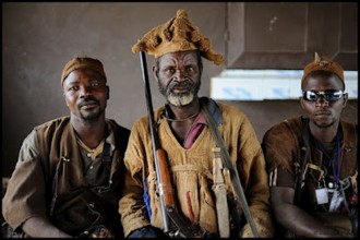 COTE D'IVOIRE: Les dozos initient à  tout bout de champ pour manger