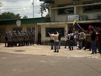 TRIBUNE GABON: Etudiants en prison: Invitation du mouvement '' Ca suffit comme ca '' au peuple gabonais.