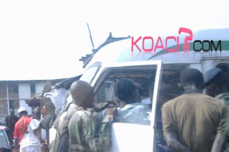 COTE D'IVOIRE : Un FRCI fait usage de son arme pour disperser des membres d'un syndicat des transporteurs 