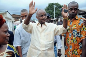 Jean Eyeghe Ndong fini d'enterrer Omar Bongo sur RFI !