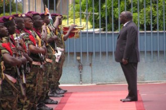 Gbagbo appelle les militaires à  accélérer le processus de sortie de crise
