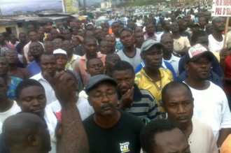 Un printemps équatorial souffle sur le Gabon: des milliers de Gabonais descendent dans la rue 
