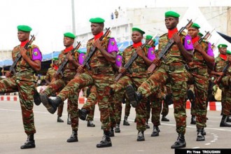 BÉNIN: Boni Yayi teste les militaires dans les casernes 