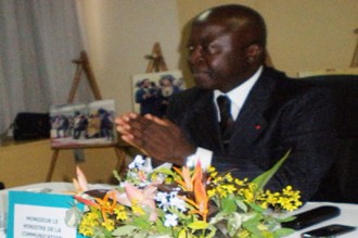 Après la visite du pape, la polémique se déporte au ministère de la communication