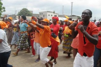 TOGO : Les femmes virent au rouge contre un « risque génocidaire »