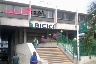 COTE D'IVOIRE: Crise pour les jeunes mais apparemment pas pour les banquiers