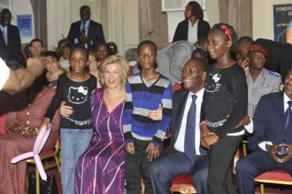 COTE D'IVOIRE: Arbre de Noel version Ouattara  à  la présidence !