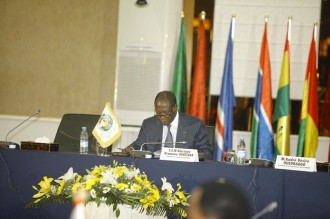 COTE D'IVOIRE : Mais que fait Alassane Ouattara en France?