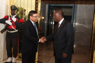 COTE D'IVOIRE : Alassane Ouattara reçoit l'ambassadeur de France et le médiateur de la république 
