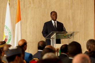 COTE D'IVOIRE : Alassane Ouattara tente de vendre son pays devant les ambassadeurs étrangers !