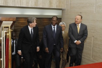 COTE D'IVOIRE: Alassane Ouattara s'en va à  Libreville pour la finale de la can 2012!