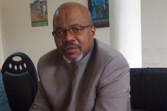 TRIBUNE GABON : Le tristement célèbre AMO aurait décidé de jeter l'éponge pour soutenir le parti de Richard MOULOMBA sans condition.