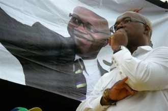 GABON: André Mba Obame en fauteuil roulant  