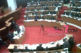 Côte d'Ivoire : Hamed Bakayoko défend deux projets de loi sur la décentralisation et le code électoral devant l'Assemblée Nationale