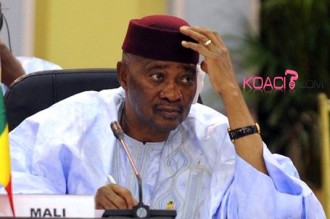 Présidentielle 2012 : les deux intérêts du Président ATT