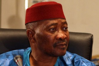 Amadou Toumani Touré et Jean Ping au chevet du général Sékouba Konaté