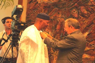 Le Président ATT, désormais parmi les plus hauts distingués de Cuba