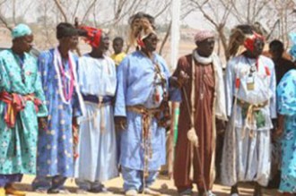 DIVINATIONS - Les sondages superstitieux qui font courir les politiques