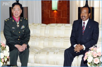 Paul Biya reçoit un Général chinois