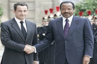 Paul Biya rencontre Nicolas Sarkozy dans un contexte de polémiques