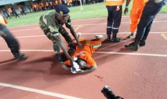 FOOTBALL : Les hooligans sénégalais enflamment le stade, le match Sénégal Â– Côte dÂ’Ivoire interrompu mais qualification des éléphants !