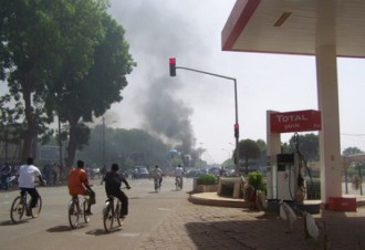 Mutinerie: Et Bobo entra dans la danse
