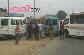 COTE D'IVOIRE: Un chauffeur de Gbaka gifle un agent de la police à  Yopougon