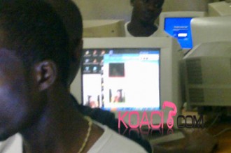 COTE D'IVOIRE: Les brouteurs et les jeunes filles à  poil