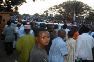 PALAIS DU PEUPLE : Scission entre les leaders politiques et leurs bases