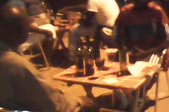 ABIDJAN: Les « caves » poussent comme des champignons 