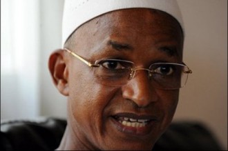 Cellou Dalein accepte sa défaite et se fait décorer par des jeunes