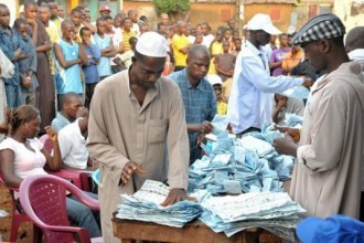 Elections Guinée: Foumba Kourouma prend le controle de la CENI