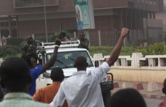 MALI : Un prôche du capitaine Sanogo: «ATT s'est rendu de lui même sans résistance»