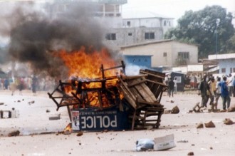 Dadis accuse les forces vives et decrete deux jours de deuil national