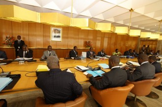 COTE D'IVOIRE : Communiqué du conseil des ministres du 2 octobre 2012 et mesures individuelles
