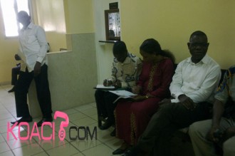 VISA CAN 2012: Les supporters des Elephants se ruent au consulat du Gabon à  Abidjan