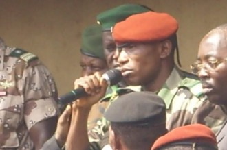 Face aux medias Dadis rassure qu'il quittera le pouvoir en 2009