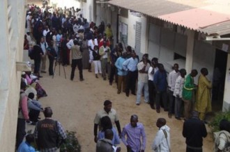 SENEGAL: Les électeurs votent dans le calme ! Wade confiant; Macky Sall invite ses partisans à  éviter de faire certaines déclarations.