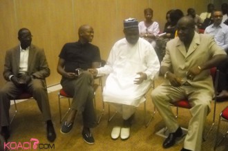 Elections Benin 2011 : Des jeunes font signer un pacte citoyen aux candidats devenus 13, le 6 mars toujours en vue, Saley dîne avec la presse