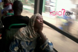 COTE D'IVOIRE : Un homme assomme une femme dans le bus ! 