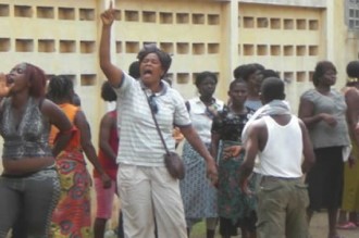 TOGO: Des femmes se dénudent pour maudire des gendarmes devant le domicile de Fabre