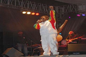 Des hommes de la culture demandent le report du Fesman